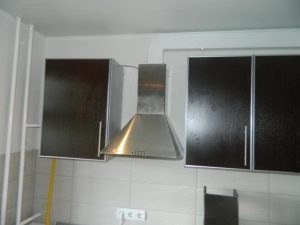 Установка вытяжки на кухне в Ржеве